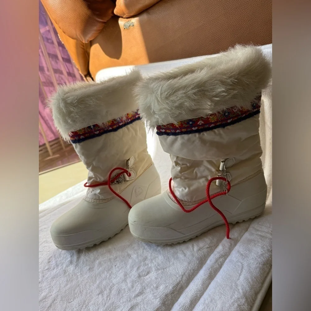 Sorel Women's Winter Boots Swiss Floral Faux Fur Size 6 White Red Arctic Water